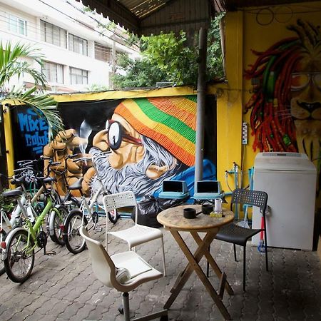 Ideer Hostel Bangkok Exteriör bild