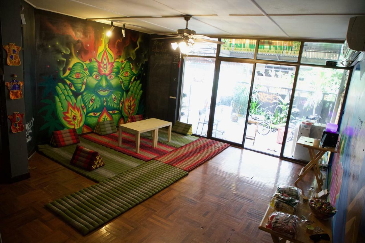 Ideer Hostel Bangkok Exteriör bild